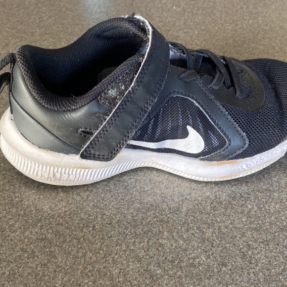 Nike 2y black - used for gym class but outgrew them - Picture 6 of 8